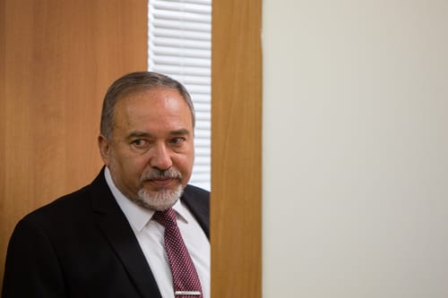 ליברמן: נתניהו צריך לבקש סליחה ולהתפטר