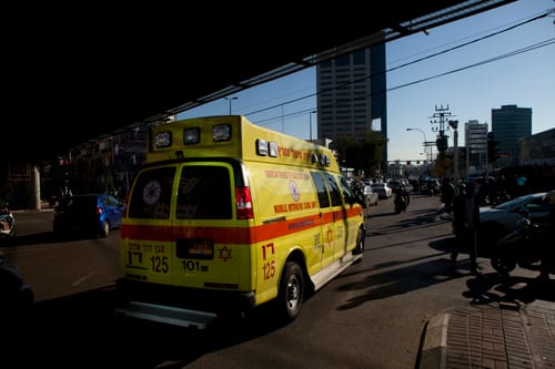 בתוך שעה: שני פיגועי דקירה בת"א וקרית ארבע