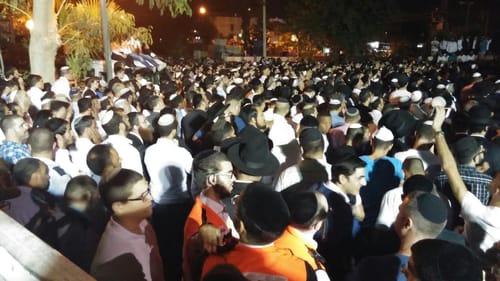 רבבות בהלוויית הרב יורם אברג'ל זצ"ל בנתיבות