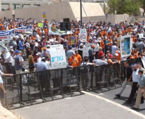 שלמות העם או שלמות הארץ; מה יותר חשוב?