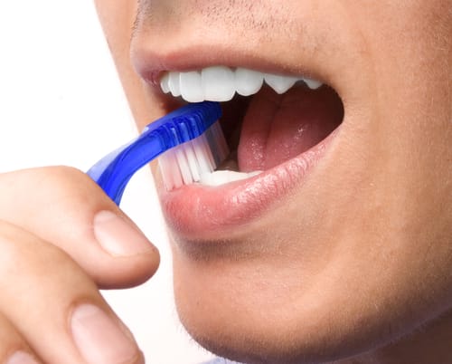 אתם מברישים שיניים או מצחצחים? קבלו טיפים