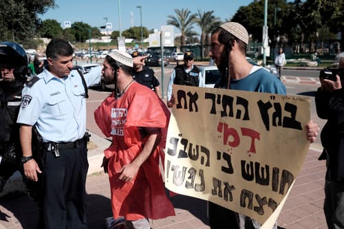 נזרי: "פגשתי את העצורים, מצבם הפיזי והנפשי תקין"