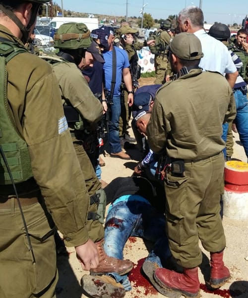 פיגוע דקירה בצומת הגוש; פצוע אנוש מירי כוחותינו