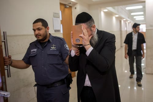 הרב מואשם כי אנס במשך שנים את בנות משפחתו