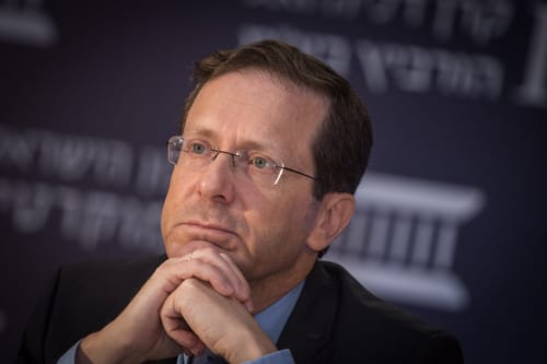 בשקט בשקט: בוז'י הרצוג נחקר שוב בשבוע שעבר