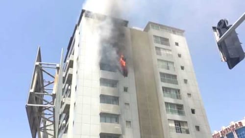 בניין ברמת גן עולה באש. עשר קומות נפגעו