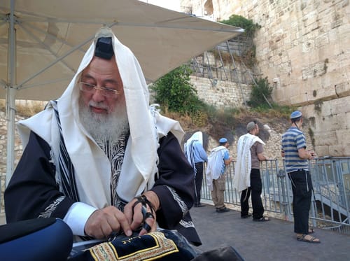 הרב עמאר הגיע לתפילת מחאה בכותל הרפורמי