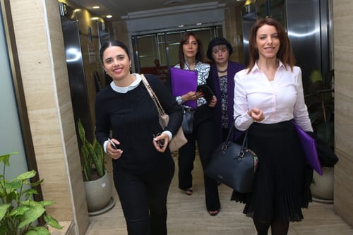בסופו של יום ארוך: 3 דיינים סרוגים בבית הדין הרבני