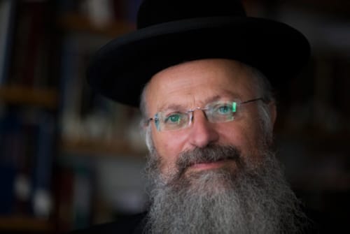 אם יש חוקים שסותרים את התורה, מה צריך לעשות?