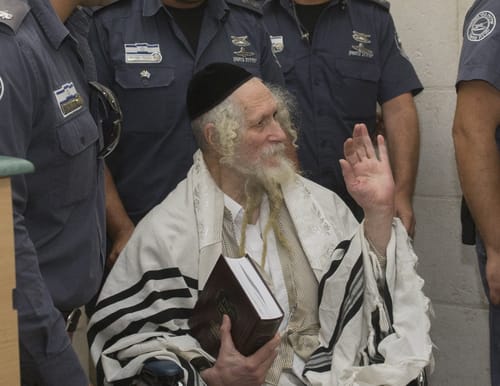 הרב ברלנד? "תתרחקו מהאיש הזה, ומהר"