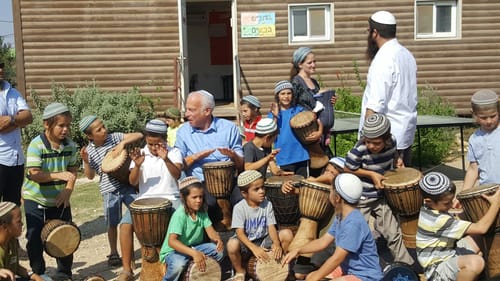 בא לחזק: אורי אריאל פתח את שנה"ל בעמונה