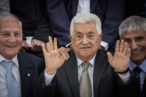 נחשף: ראש הרשות אבו מאזן היה סוכן של הק.ג.ב.