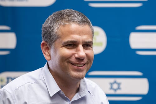 אחרי הפרישה מהכנסת: ינון מגל חוזר לטלויזיה
