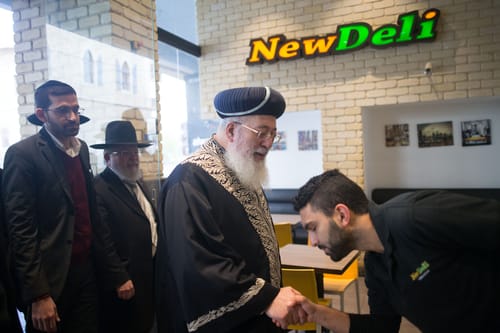 חופש ביטוי? בשמאל דורשים לפטר את הרב עמאר