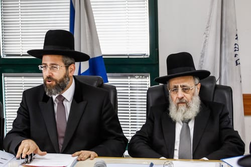 הרבנים הראשיים: מה יעשה זוג שכתובתו נשרפה?
