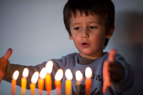 הלכות וזמני חנוכה לפי מנהגי כל העדות