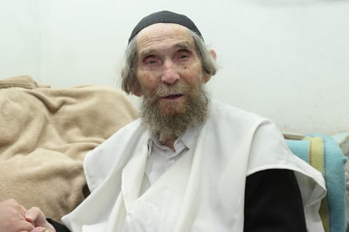 אחרי שבועיים: הרב שטיינמן שוחרר מבית החולים