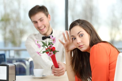 מחריבי הדייטים – הוא מאד רוצה להתחתן אבל…