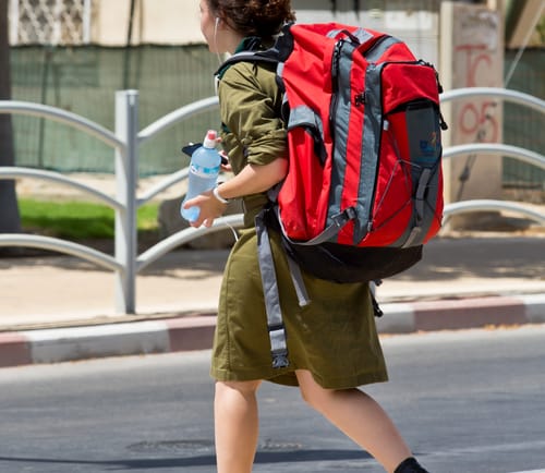 הרב שמואל אליהו: גיוס בנות לצה"ל – חילול השם