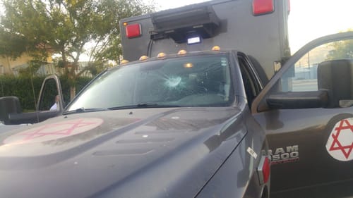 חרפה: תושבים ביצהר יידו אבנים על אמבולנס צבאי