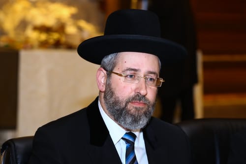 הרב לאו מגבה את רב מכבי האש המתפטר