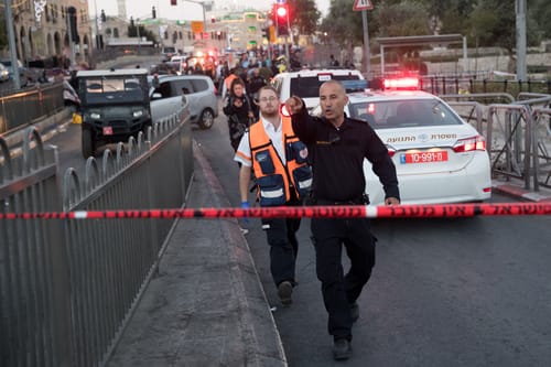 פתח תקווה: ערבי דקר ישראלי ופצע אותו קשה