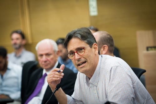 ערד ניר האשים את נתניהו בהפגנות בארה"ב וחטף