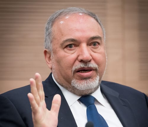 ליברמן: "אוהב את השבת, אבל קדושת החיים מעל"