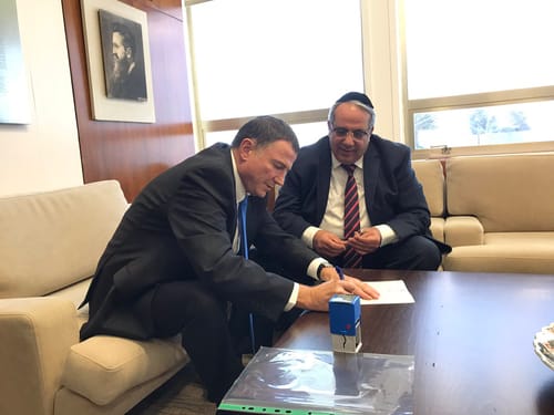 רשמית: ח"כ יגאל גואטה הגיש את מכתב ההתפטרות