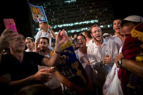 לא פורים: שמחת תורה הוא החג האמיתי של הילדים