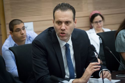מיקי זוהר: לא מתעסקים בעריקים ממחנה השמאל