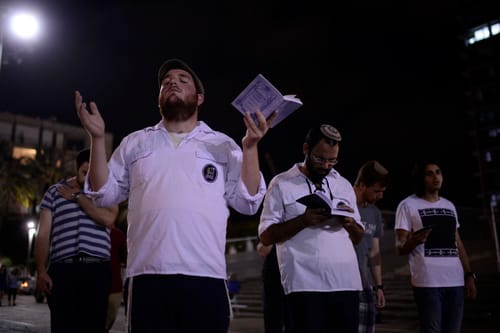 פקח עירוני פיזר את תפילת קבלת שבת של בני עקיבא