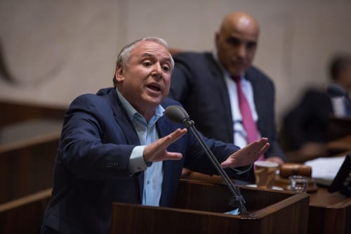 אמסלם הסתבך • חסון: "הוא משקר במצח נחושה"
