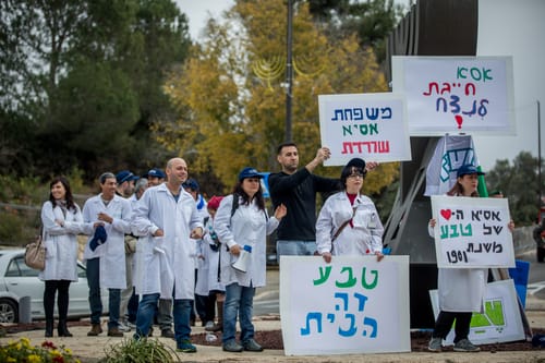 הרב לאו על הפיטורים בטבע: "לא דרכה של תורה"