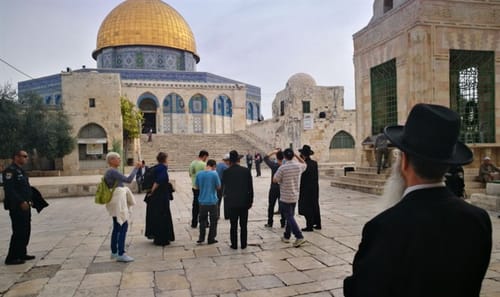 לראשונה אחרי 20 שנה, הרב מלמד עלה להר הבית