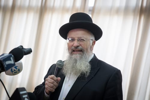 למה בקרב היהודים האמונה עולה, ואצל הנוצרים יורדת?