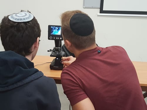 יום המדע במכללת הרצוג: טעימה אקדמית לתלמידים
