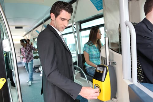 הזוי: כרטיס 'רב קו' נחסם בגלל שהושתל בתוך הגוף