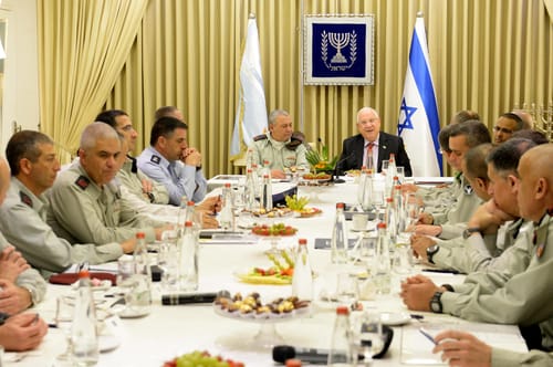 ושוב: פורום מטכ"ל מצטלם – 24 קצינים; אפס כיפות