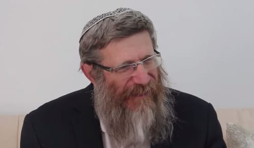 הרב קוסטינר לא מתחרט: אין מקום לבנות בצבא