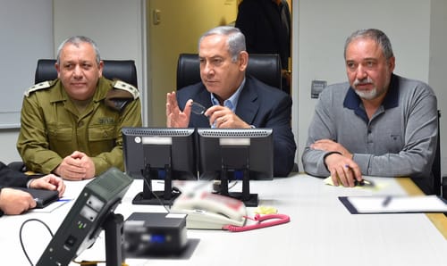 השמאל הפציץ בסוריה, הימין התקפל במגנומטרים