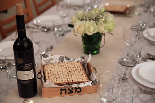 הלכות חג הפסח שחל בשבת לפי מנהגי כל העדות