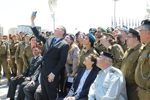 הבקשה החריגה של יו"ר הכנסת מהחיילים המצטיינים
