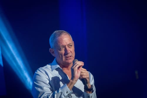 גנץ ישוריין בליכוד? "ספין שקרי; לא הייתה הצעה"