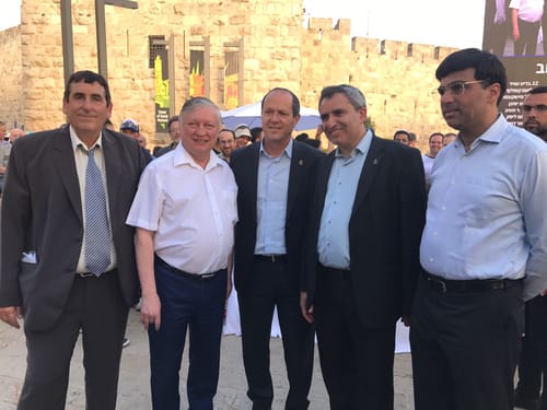 זירת שחמט ענקית בירושלים עם אלופי העולם