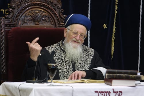 הרב מרדכי אליהו זצ"ל בקולו אוסר עלייה להר הבית