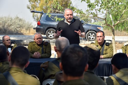 ליברמן: "ישראל נמצאת תחת מתקפה כפולה"