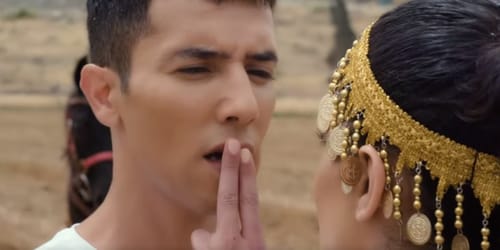 הזוי: הראל סקעת בקליפ פרובוקטיבי לפיוט המוכר