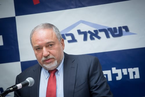 ליברמן הגיש קובלנה פלילית נגד יואב יצחק על לשון הרע