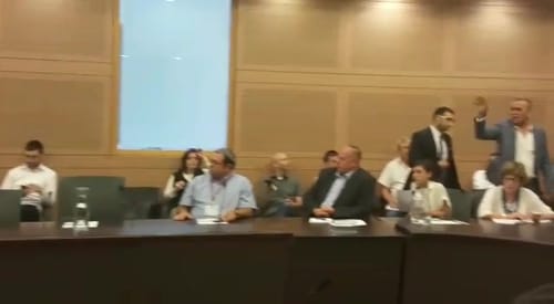 זחאלקה התפרץ על יוגב בדיון על חוק המואזין